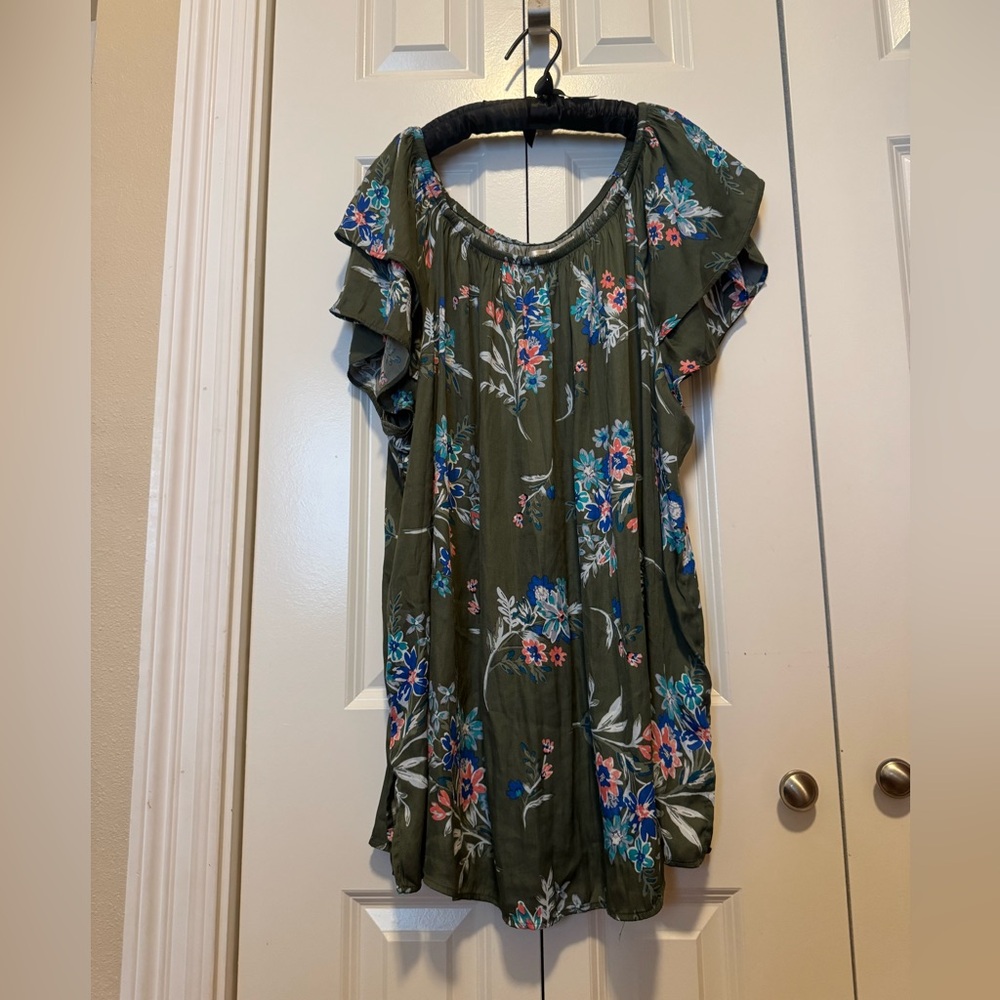 Terra & Sky Dark Green Floral Blouse – Women’s 2X – Ruffle Short Sleeves